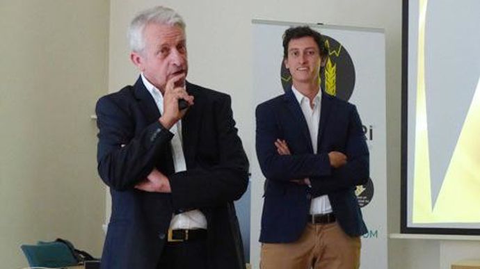 Gilles Jeudy, président, et Raphaël Jeudy, directeur général des Ets Jeudy, évoquent un outil « révolutionnaire », une « bombe » dans le métier de commerce des grains. © R. FOURREAUX Gilles Jeudy, président, et Raphaël Jeudy, directeur général des Ets Jeudy, évoquent un outil « révolutionnaire », une « bombe » dans le métier de commerce des grains. © R. FOURREAUX