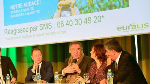 De gauche à droite, Christian Pèes, président d'Euralis, François Bayrou, maire de Pau et président du Modem, Pascale Hébel, du Crédoc, David Habib, député PS des Pyrénées-Atlantiques et vice-président à l'Assemblée nationale. De gauche à droite, Christian Pèes, président d'Euralis, François Bayrou, maire de Pau et président du Modem, Pascale Hébel, du Crédoc, David Habib, député PS des Pyrénées-Atlantiques et vice-président à l'Assemblée nationale.