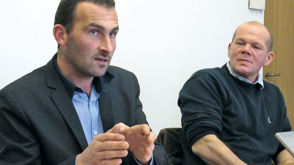 Sébastien Amand, président de l'Unell, et Frédéric Lachambre, président de l'APLBL, (Association des producteurs Pays de la Loire-Bretagne Lactalis), dressent un constat  d'échec des relations avec l'industriel lavallois.© J.P.