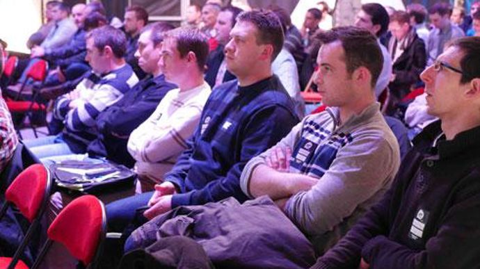 Les jeunes exploitants qui vont travailler avec Dijon céréales vont bénéficier de formations, d'une tablette et de coups de pouce financiers. Les jeunes exploitants qui vont travailler avec Dijon céréales vont bénéficier de formations, d'une tablette et de coups de pouce financiers.