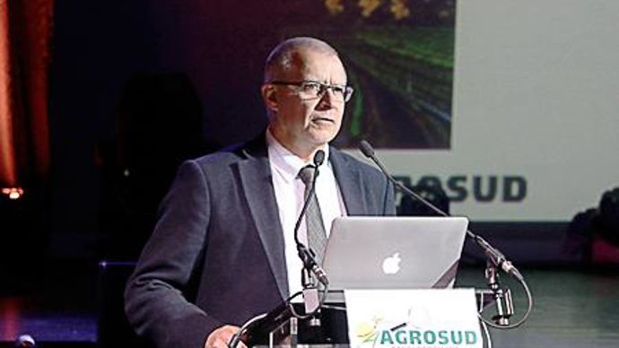 Jean-Paul Palancade, directeur du réseau Agrosud, a annoncé le lancement en phase test de Précovision, logiciel de préconisation maison, sur tablette. © M. COISNE Jean-Paul Palancade, directeur du réseau Agrosud, a annoncé le lancement en phase test de Précovision, logiciel de préconisation maison, sur tablette. © M. COISNE