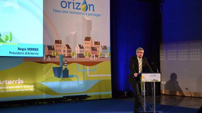 « Cette manifestation est le point de départ d'une réflexion partagée avec tous les acteurs du territoire », a annoncé Régis Serres, nouveau président d'Arterris, lors du colloque Orizon, à Castelnaudary. © F. JACQUEMOUD « Cette manifestation est le point de départ d'une réflexion partagée avec tous les acteurs du territoire », a annoncé Régis Serres, nouveau président d'Arterris, lors du colloque Orizon, à Castelnaudary. © F. JACQUEMOUD