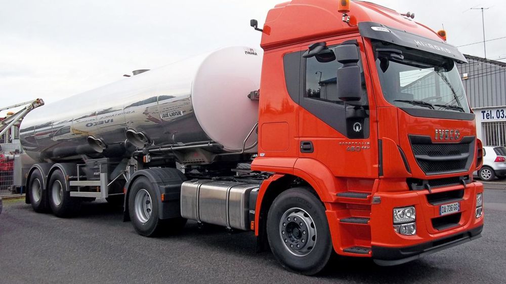 Depuis 2012, le GIE assure la collecte et la livraison du lait de ses adhérents pour réduire ses coûts logistiques liés aux 300 km aller-retour entre sa zone de collecte et le site de Recogne, en Belgique.