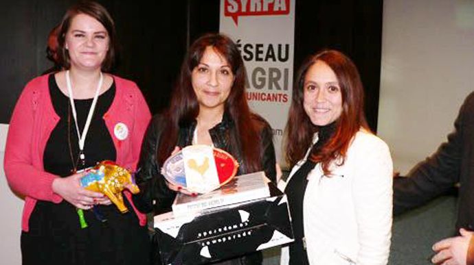 De gauche à droite, Ophélie Rota, attachée de presse de l'agence Parties Prenantes, Chloé Chiarotto, chargée de communication et animatrice réseau de la coopération agricole et la présidente du Syrpa, Carine Abecassis. © C. RICHARD/SYRPA De gauche à droite, Ophélie Rota, attachée de presse de l'agence Parties Prenantes, Chloé Chiarotto, chargée de communication et animatrice réseau de la coopération agricole et la présidente du Syrpa, Carine Abecassis. © C. RICHARD/SYRPA