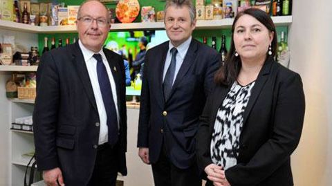 De gauche à droite, sur le stand de la coopération agricole au Sia, Philippe Mangin, président de Coop de France, Thierry Blandinières, DG et Rachel Blumel, directrice du département chaîne alimentaire durable. © C. FAIMALI De gauche à droite, sur le stand de la coopération agricole au Sia, Philippe Mangin, président de Coop de France, Thierry Blandinières, DG et Rachel Blumel, directrice du département chaîne alimentaire durable. © C. FAIMALI