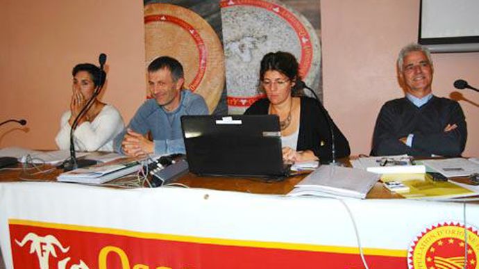 L'AOP Ossau-Iraty et les fabricants d'aliments ont dévoilé, vendredi dernier, leur logo d'aliments tracés. L'AOP Ossau-Iraty et les fabricants d'aliments ont dévoilé, vendredi dernier, leur logo d'aliments tracés.