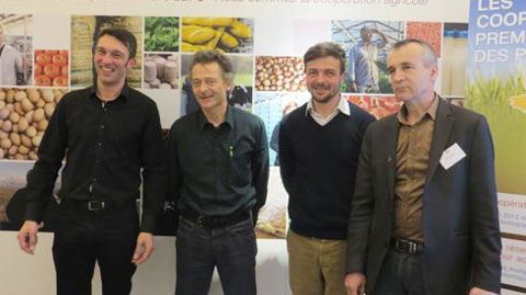 De gauche à droite : Tony Chocardelle, de la Fnab, Christophe Lecuyer, de Coop de France, Florent Gaujard, agriculteur dans la Beauce, en conversion depuis 2014, et Etienne Gangneron, de l'APCA. © M. COISNE De gauche à droite : Tony Chocardelle, de la Fnab, Christophe Lecuyer, de Coop de France, Florent Gaujard, agriculteur dans la Beauce, en conversion depuis 2014, et Etienne Gangneron, de l'APCA. © M. COISNE De gauche à droite : Tony Chocardelle, de la Fnab, Christophe Lecuyer, de Coop de France, Florent Gaujard, agriculteur dans la Beauce, en conversion depuis 2014, et Etienne Gangneron, de l'APCA. © M. COISNE De gauche à droite : Tony Chocardelle, de la Fnab, Christophe Lecuyer, de Coop de France, Florent Gaujard, agriculteur dans la Beauce, en conversion depuis 2014, et Etienne Gangneron, de l'APCA. © M. COISNE