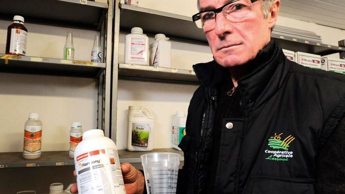 Les étiquettes de la discorde : Au coeur du procès, les étiquettes des produits utilisés, sur lesquelles n'était pas mentionnée la présence de benzène. Le tribunal a jugé que « la mise sur le marché de produits phytosanitaires sans que soit attirée l'attention de l'utilisateur sur les risques inhérents à leur utilisation et les précautions à prendre, est constitutive d'une infraction pénale ».P. MATHIS/L'EST RÉPUBLICAIN