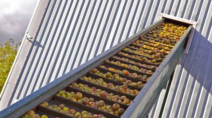 Aston Manor, numéro deux du cidre au Royaume-Uni, possède quatre sites de production dans le pays et se développe à la fois sur ses propres marques et sur les marques de distributeurs. Aston Manor, numéro deux du cidre au Royaume-Uni, possède quatre sites de production dans le pays et se développe à la fois sur ses propres marques et sur les marques de distributeurs.