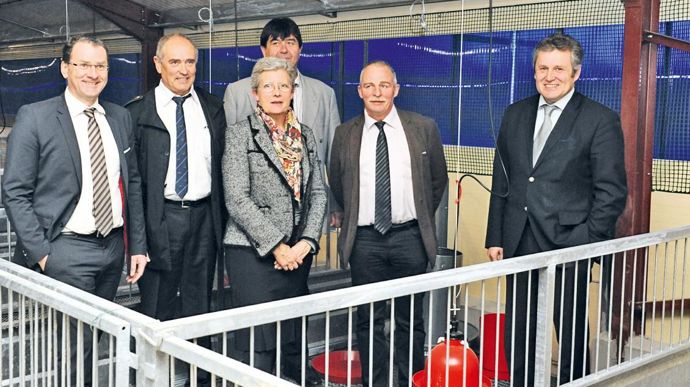 Jean-Louis Zwick, directeur de Sud-Ouest Aliment, Hubert Clavé, copilote de la station, Geneviève Darrieussecq, présidente de la communauté d'agglomération du Marsan, Pierre Mallet (en retrait), maire de Benquet, Dominique Graciet, vice-président du groupe Maïsadour et Thierry Blandinières, directeur général.A. DURIF