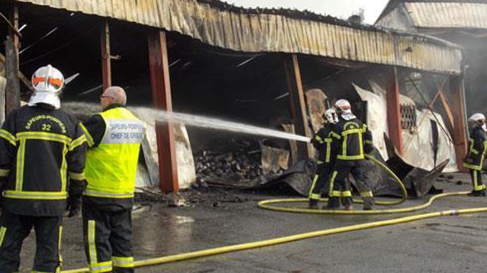 L'incendie a entièrement détruit l'atelier de conserverie, le matériel et le stock des Fleurons de Samatan (Vivadour), à Samatan (Gers). Seuls l'abattoir et l'atelier de découpe, de l'autre côté de la route, n'ont pas été touchés. © DDM/MAIA ALONSO L'incendie a entièrement détruit l'atelier de conserverie, le matériel et le stock des Fleurons de Samatan (Vivadour), à Samatan (Gers). Seuls l'abattoir et l'atelier de découpe, de l'autre côté de la route, n'ont pas été touchés. © DDM/MAIA ALONSO