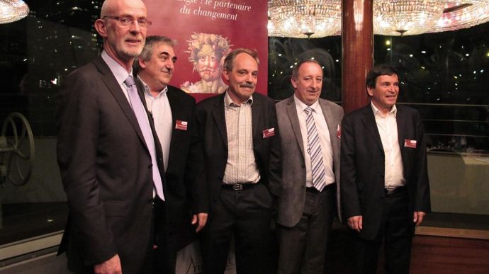 Pierre-Yves Pennarun (à gauche), Eric Schlusselhuber, Christophe Dequidt, Michel Bonneau et Yves Goetz, lors de la soirée anniversaire qui a réuni 180 personnes sur la Seine, à Paris.H. LAURANDEL