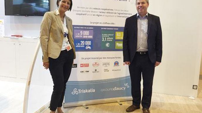 Béatrice Perrot et Denis Ernotte, directeurs communication de Triskalia et groupe d'aucy, lors du Space où les deux coopératives ont leur stand côte à côte. © H. LAURANDEL Béatrice Perrot et Denis Ernotte, directeurs communication de Triskalia et groupe d'aucy, lors du Space où les deux coopératives ont leur stand côte à côte. © H. LAURANDEL