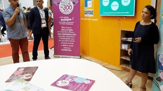 Agrial a lancé officiellement sa marque d'ultra-frais les 300 & bio, le 12 septembre au Space. Le 14, la coopérative annonçait le renforcement de sa marque Agrilait avec les allégations Bleu-Blanc-Coeur et sans OGM. © AGRIAL Agrial a lancé officiellement sa marque d'ultra-frais les 300 & bio, le 12 septembre au Space. Le 14, la coopérative annonçait le renforcement de sa marque Agrilait avec les allégations Bleu-Blanc-Coeur et sans OGM. © AGRIAL