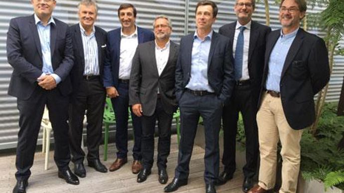 Le staff d'InVivo Retail a été étoffé : de gauche à droite, Guillaume Dumarché, directeur achats, marketing et communication, Thierry Blandinières, DG d'InVivo, Guillaume Darrasse, DG, Marc Bolze, DRH, Frédéric Guyot, directeur alimentaire et nouveau business, Patrice Moulin, DAF, et Vincent Avignon, directeur de l'enseigne Jardiland. Le staff d'InVivo Retail a été étoffé : de gauche à droite, Guillaume Dumarché, directeur achats, marketing et communication, Thierry Blandinières, DG d'InVivo, Gu