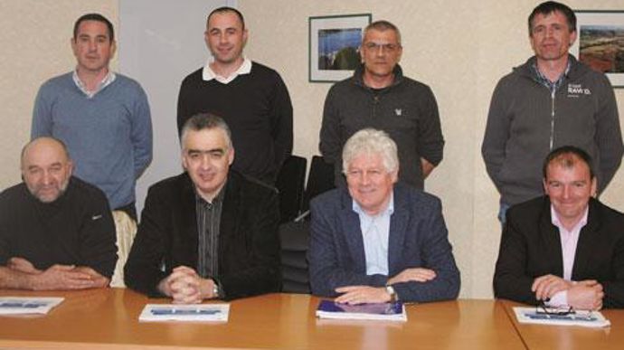 Jean-Claude Virenque, président d'Unicor (au centre, à gauche) et Yves Bioulac, directeur général, entourés des présidents et responsables du pôle Productions animales du groupe, annoncent un chiffre d'affaires annuel de l'activité élevage de 120,2 millions d'euros. © VOLONTE PAYSANNE Jean-Claude Virenque, président d'Unicor (au centre, à gauche) et Yves Bioulac, directeur général, entourés des présidents et responsables du pôle Productions animales du groupe, annoncent un chiffre d'affaires ann