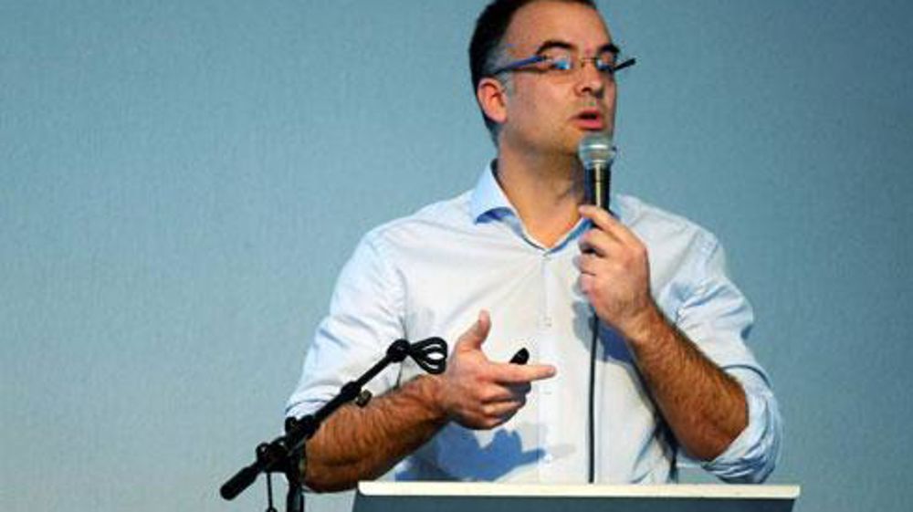 « Nous devons aller vers une moindre systématisation des pratiques en adaptant les conduites aux parcelles. Attention toutefois aux fausses économies : optimiser ne veut pas dire forcément minimiser », alerte Mickaël Mimeau, responsable agronomique de Dijon céréales. © A. BREHIER « Nous devons aller vers une moindre systématisation des pratiques en adaptant les conduites aux parcelles. Attention toutefois aux fausses économies : optimiser ne veut pas dire forcément minimiser », alerte Mickaël Mi « Nous devons aller vers une moindre systématisation des pratiques en adaptant les conduites aux parcelles. Attention toutefois aux fausses économies : optimiser ne veut pas dire forcément minimiser », alerte Mickaël Mimeau, responsable agronomique de Dijon céréales. © A. BREHIER « Nous devons aller vers une moindre systématisation des pratiques en adaptant les conduites aux parcelles. Attention toutefois aux fausses économies : optimiser ne veut pas dire forcément minimiser », alerte Mickaël Mi