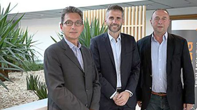 Michel Bonnafous, directeur des opérations du groupe Maïsadour (à gauche), Stéphane Marcel, DG de Smag et Michel Montet, directeur productions végétales, qualité et développement durable de Maïsadour­, lors de la signature du contrat de collaboration le 17 novembre à Montpellier. Michel Bonnafous, directeur des opérations du groupe Maïsadour (à gauche), Stéphane Marcel, DG de Smag et Michel Montet, directeur productions végétales, qualité et développement durable de Maïsadour­, lors de la signat