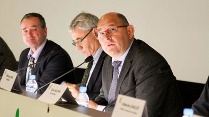 « Notre manque de capacité de stockage pour gérer le dégagement à la moisson nous pénalise », insistait Stéphane Carel, directeur de la coopérative de Creully, le 28 novembre à la tribune de l'assemblée générale. © A. DUFUMIER « Notre manque de capacité de stockage pour gérer le dégagement à la moisson nous pénalise », insistait Stéphane Carel, directeur de la coopérative de Creully, le 28 novembre à la tribune de l'assemblée générale. © A. DUFUMIER