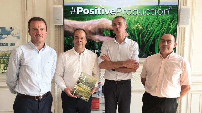 De gauche à droite, Olivier Antonin, directeur activité agriculture,Christophe Zugaj, responsable communication, Nicolas Fillon, DG,et Christophe Maquin, directeur développement de De Sangosse.H. LAURANDEL