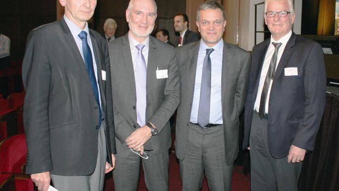Alain Tridon du ministère de l'Agriculture (à gauche), Franck Berger, nouveau président de l'UFS, Régis Fournier à qui il succède et Pierre Pagesse, président du Gnis.B. CAILLIEZ