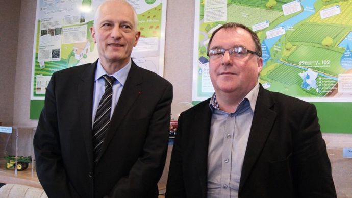 Gouvernance recomposée : Après la nomination de deux DG adjoints en mars 2012 et mars 2013 pour assister Alain Guillemin (à gauche), directeur général, et Hubert Garaud, président du groupe Terrena, la gouvernance politique (les élus) va être réorganisée en septembre prochain, afin de booster le projet stratégique sur des points clés tel le partenariat.H. LAURANDEL