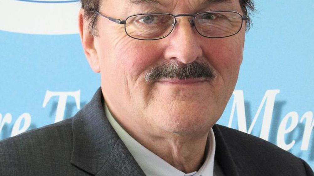 Daniel Delahaye, 65 ans, directeur général de la coopérative Isigny Sainte-Mère (Calvados) depuis 1991. Ingénieur agronome, il fait ses premiers pas dans la coopérative en 1974 en tant que stagiaire. Il est nommé directeur adjoint en 1980 et commence à développer l'activité export d'Isigny. Elle représente aujourd'hui 45 % du chiffre d'affaires via les poudres de lait infantile et les PGC beurre, crème et fromages. La signature, le 3 juillet 2013, d'un contrat de quinze ans avec le Chinois Biost