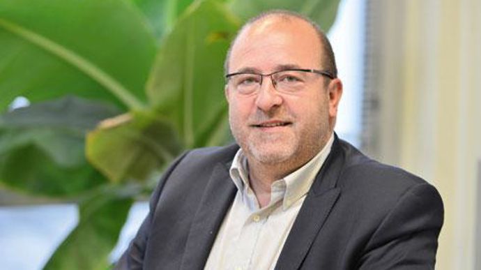 Nicolas Kostrzewa a jusqu'à présent fait toute sa carrière dans la logistique, notamment dans l'industrie cosmétique, au sein du groupe l'Oréal, avant d'entrer il y a deux ans chez Acolyance. Nicolas Kostrzewa a jusqu'à présent fait toute sa carrière dans la logistique, notamment dans l'industrie cosmétique, au sein du groupe l'Oréal, avant d'entrer il y a deux ans chez Acolyance.