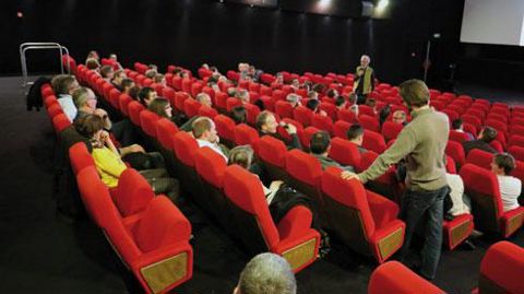 Les débats qui ont suivi les projections du film, orchestrés par les deux auteurs, Thierry Hétreau, vétérinaire et Patrick Morel, producteur et réalisateur, ont tous été très animés. Les débats qui ont suivi les projections du film, orchestrés par les deux auteurs, Thierry Hétreau, vétérinaire et Patrick Morel, producteur et réalisateur, ont tous été très animés.