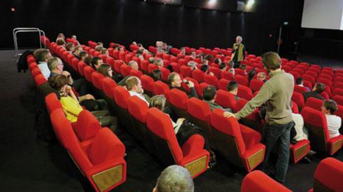 Les débats qui ont suivi les projections du film, orchestrés par les deux auteurs, Thierry Hétreau, vétérinaire et Patrick Morel, producteur et réalisateur, ont tous été très animés. Les débats qui ont suivi les projections du film, orchestrés par les deux auteurs, Thierry Hétreau, vétérinaire et Patrick Morel, producteur et réalisateur, ont tous été très animés. Les débats qui ont suivi les projections du film, orchestrés par les deux auteurs, Thierry Hétreau, vétérinaire et Patrick Morel, producteur et réalisateur, ont tous été très animés. Les débats qui ont suivi les projections du film, orchestrés par les deux auteurs, Thierry Hétreau, vétérinaire et Patrick Morel, producteur et réalisateur, ont tous été très animés.