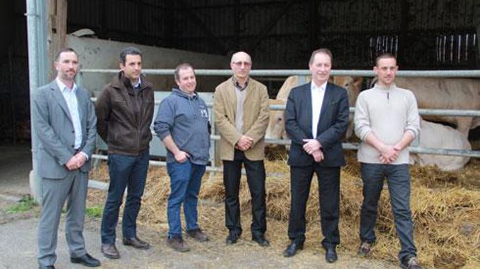 De gauche à droite : Jean-Albert Massenet, DG Pôle Agricole Euralis, Christophe Grandeur, directeur Celpa, Arnaud Prat, vice-président Celpa, Jean Pierre Sallenave, président Celpa, Christian Pèes, président Euralis, Laurent Cheriti, vice-président Celpa. De gauche à droite : Jean-Albert Massenet, DG Pôle Agricole Euralis, Christophe Grandeur, directeur Celpa, Arnaud Prat, vice-président Celpa, Jean Pierre Sallenave, président Celpa, Christian Pèes, président Euralis, Laurent Cheriti, vice-prési