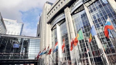 Retirer avec l'intervention 20 000 t de poudre et 10 000 t de beurre tous les mois permettrait d'enrayer la baisse, mais à quel prix la Commission fera-t-elle sa proposition ?© GUTNER