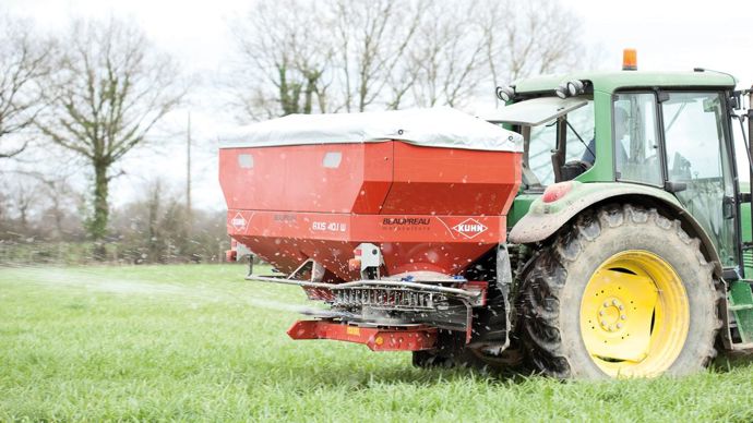 L'apport d'azote à une date correspondant à une somme de températures de 200 °C depuis le 1er janvier, est le meilleur compromis.S. CHAMPION