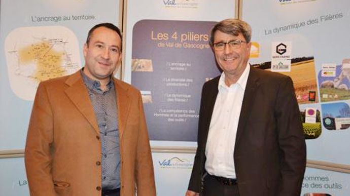 Cédric Carpène (à gauche) a présidé sa première assemblée générale de la coop Val de Gascogne, le 2 décembre, à Gimont (Gers), aux côtés de Patrick Desangles, directeur général. © F. JACQUEMOUD Cédric Carpène (à gauche) a présidé sa première assemblée générale de la coop Val de Gascogne, le 2 décembre, à Gimont (Gers), aux côtés de Patrick Desangles, directeur général. © F. JACQUEMOUD