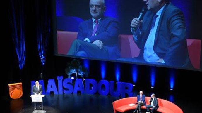 C'est au Pôle culturel du Marsan à Saint-Pierre-du-Mont, que Michel Prugue (à droite) a présidé l'AG des 80 ans de Maïsadour, le 6 décembre, aux côtés de Thierry Zurcher, le directeur général du groupe et de Jacques Legros (au pupitre), journaliste invité pour animer les débats. © C. LAFERRERE/STUDIO ERNEST C'est au Pôle culturel du Marsan à Saint-Pierre-du-Mont, que Michel Prugue (à droite) a présidé l'AG des 80 ans de Maïsadour, le 6 décembre, aux côtés de Thierry Zurcher, le directeur général
