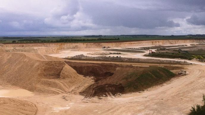 CMF Products compte une dizaine de carrières sur le territoire français, comme ici, le site des Aucrais (14).CMF PRODUCTS