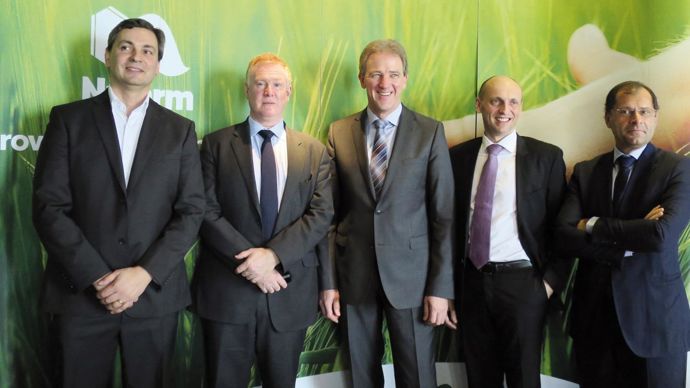 De gauche à droite, Noël Schermesser, directeur marketing France, Dave Allen, directeur des opérations Europe, Hugo Schweers, DG Europe, Yvonnick Jambon, directeur AgBusiness Europe, et José Ruivo, directeur Agro France.M. COISNE