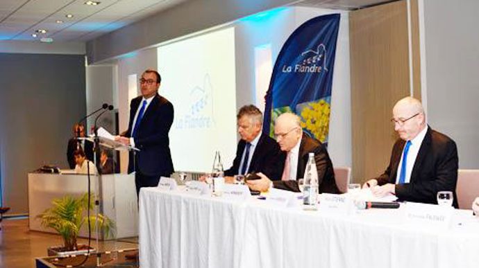 Francis Hennebert, président de La Flandre au pupitre : « Le prix moyen de La Flandre présente une surperformance moyenne de 13 euros la tonne sur les cinq dernières campagnes par rapport au prix moyen de vente régional. » Francis Hennebert, président de La Flandre au pupitre : « Le prix moyen de La Flandre présente une surperformance moyenne de 13 euros la tonne sur les cinq dernières campagnes par rapport au prix moyen de vente régional. »