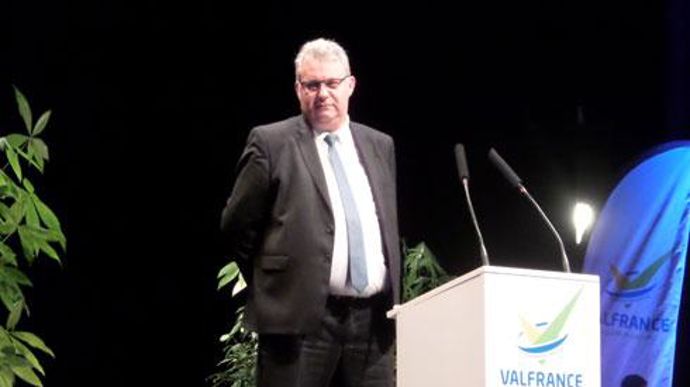 « Le taux de protéines singulier des blés 2016, à 13,7, nous a permis de travailler la mise en marché », a indiqué Denis Simon, DG de Valfrance. 51 % partiront pour la nutrition animale. © M. COISNE « Le taux de protéines singulier des blés 2016, à 13,7, nous a permis de travailler la mise en marché », a indiqué Denis Simon, DG de Valfrance. 51 % partiront pour la nutrition animale. © M. COISNE