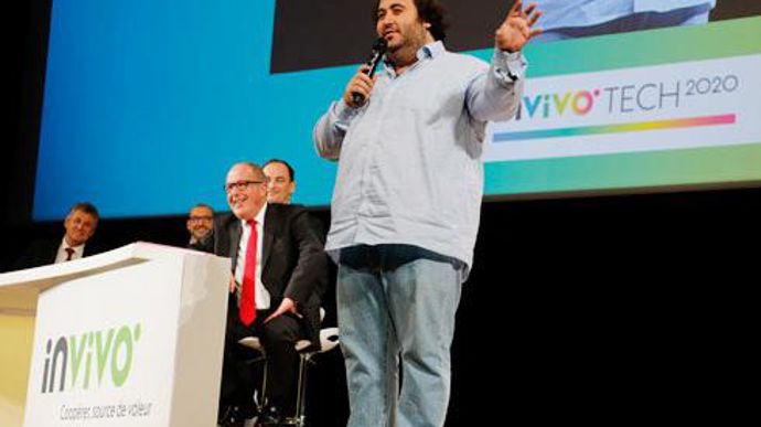Oussama Ammar, cofondateur de The Family, a captivé son auditoire à la convention d'InVivo, aux premiers rangs desquels Philippe Mangin et Thierry Blandinières. © R. FOURREAUX Oussama Ammar, cofondateur de The Family, a captivé son auditoire à la convention d'InVivo, aux premiers rangs desquels Philippe Mangin et Thierry Blandinières. © R. FOURREAUX