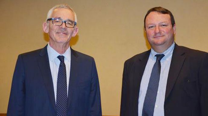 Benoît Ferrière, président de Bonneval Beauce et Perche et son directeur, Guillaume Rivet, vont redistribuer 90 % du résultat de la coopérative à leurs adhérents. © A. RICHARD Benoît Ferrière, président de Bonneval Beauce et Perche et son directeur, Guillaume Rivet, vont redistribuer 90 % du résultat de la coopérative à leurs adhérents. © A. RICHARD