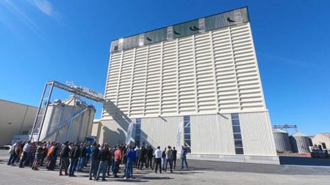 À Mouilleron-le-Captif en Vendée, la Cavac s'est équipée d'un stockage supplémentaire de 4 500 t, inauguré le 5 octobre, pour sa production de légumes secs en pleine expansion. À Mouilleron-le-Captif en Vendée, la Cavac s'est équipée d'un stockage supplémentaire de 4 500 t, inauguré le 5 octobre, pour sa production de légumes secs en pleine expansion.