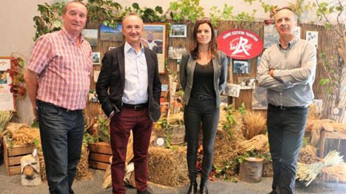 Pierre Barthélémy, président des Moulins d'Antoine et fondateur de la filière De la graine au pain (à dr.), Sophie Arevian, responsable opérationnelle, Claude Gagnol, directeur des achats à Limagrain céréales ingrédients et Bruno Gueguen, agriculteur et président de l'association Blé, farine, pain de qualité. © M. ROQUE MARMEYS Pierre Barthélémy, président des Moulins d'Antoine et fondateur de la filière De la graine au pain (à dr.), Sophie Arevian, responsable opérationnelle, Claude Gagnol, dir