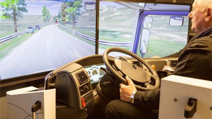 Les ateliers pédagogiques mis en place par Tereos et Consoptima s'appuient sur l'utilisation d'un simulateur poids lourds. © CONSOPTIMA Les ateliers pédagogiques mis en place par Tereos et Consoptima s'appuient sur l'utilisation d'un simulateur poids lourds. © CONSOPTIMA