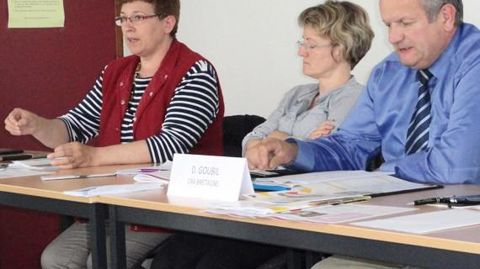 Isabelle Leballeur, présidente du pôle avicole de la CRAPL, Nathalie Langereau, déléguée CA 49 et Didier Goubil, président du pôle avicole de la Crab, lors de la présentation de l'enquête, le 21 mai dernier, à Angers.D. CHEVALIER
