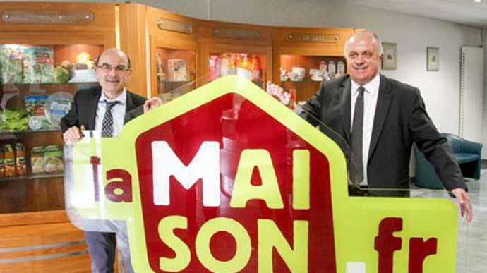 « Le plan de développement prévoit une enveloppe d'un peu moins de 1 M€ pour un nouveau système de vente en ligne », a annoncé Pascal Beuve (à dr.), directeur du pôle distribution d'Agrial, mardi 30 octobre à Caen. À gauche, Arnaud Degoulet, président d'Agrial. © ALEXIS DUFUMIER « Le plan de développement prévoit une enveloppe d'un peu moins de 1 M€ pour un nouveau système de vente en ligne », a annoncé Pascal Beuve (à dr.), directeur du pôle distribution d'Agrial, mardi 30 octobre à Caen. À gau