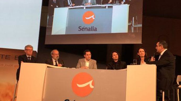 De gauche à droite : Jean-François Loiseau, président d'Intercéréales, Jean-Jacques Hervé, consultant Agri Audit, Jean-Marc Chaumet, agroéconomiste, Leandro Pierbattisti, de la Fédération argentine des négociants des grains, Carine Rocchesani, animatrice et Gilles Kindelberger, directeur de Sénalia. © H. LAURANDEL De gauche à droite : Jean-François Loiseau, président d'Intercéréales, Jean-Jacques Hervé, consultant Agri Audit, Jean-Marc Chaumet, agroéconomiste, Leandro Pierbattisti, de la Fédérat