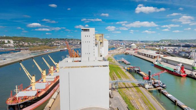L'objectif est de doubler en deux ans l'activité de la filiale Magestiv et d'optimiser l'approvisionnement en train complet des silos portuaires, sans oublier le transport fluvial.SÉNALIA