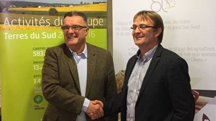 Michel Prugue, président de Maïsadour (à gauche), et Patrick Grizou, président de Terres du Sud, ont annoncé le 16  janvier, à la presse, un rapprochement entre leurs deux groupes coopératifs d'ici fin 2017. Michel Prugue, président de Maïsadour (à gauche), et Patrick Grizou, président de Terres du Sud, ont annoncé le 16  janvier, à la presse, un rapprochement entre leurs deux groupes coopératifs d'ici fin 2017.