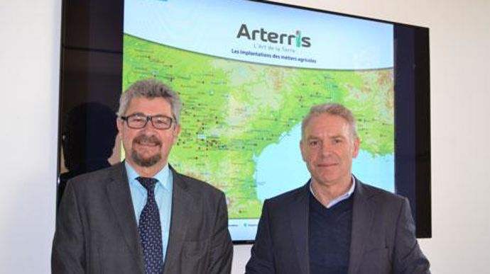 Régis Serres, président d'Arterris (à gauche) et Jacques Logie, directeur général, ont présenté, à la presse, le 19 janvier, un bilan de leur activité 2016 et un aperçu de leurs projets de développement. © F. JACQUEMOUD Régis Serres, président d'Arterris (à gauche) et Jacques Logie, directeur général, ont présenté, à la presse, le 19 janvier, un bilan de leur activité 2016 et un aperçu de leurs projets de développement. © F. JACQUEMOUD